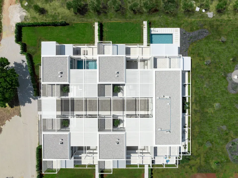 Il complesso dall’alto — quattro ville, quattro piscine private